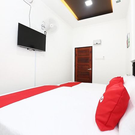 Super Oyo 89678 Ady Hotel Куала-Тренгану Экстерьер фото