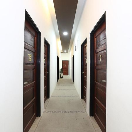 Super Oyo 89678 Ady Hotel Куала-Тренгану Экстерьер фото