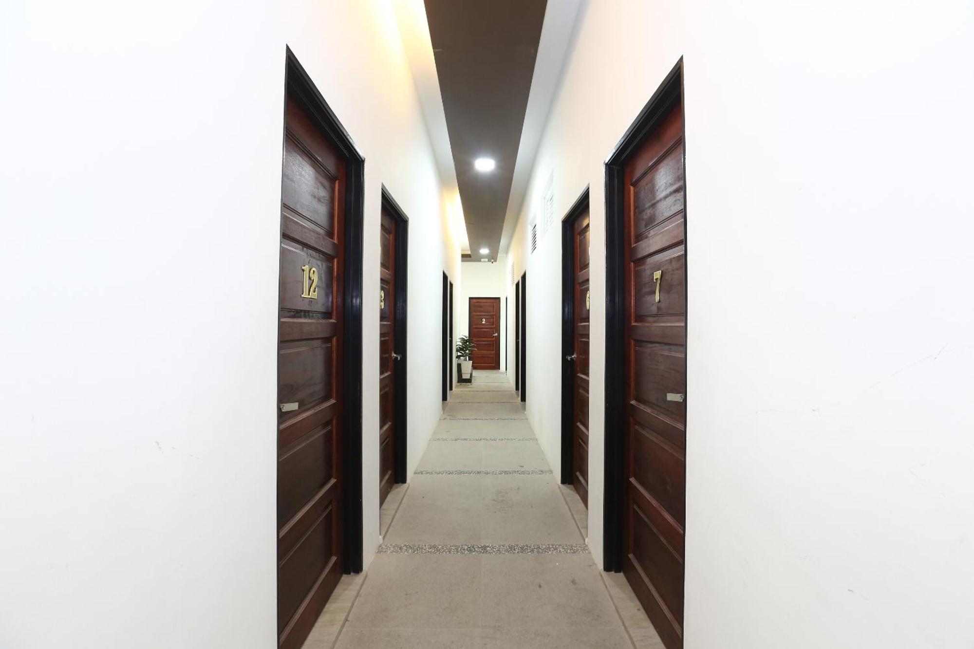 Super Oyo 89678 Ady Hotel Куала-Тренгану Экстерьер фото