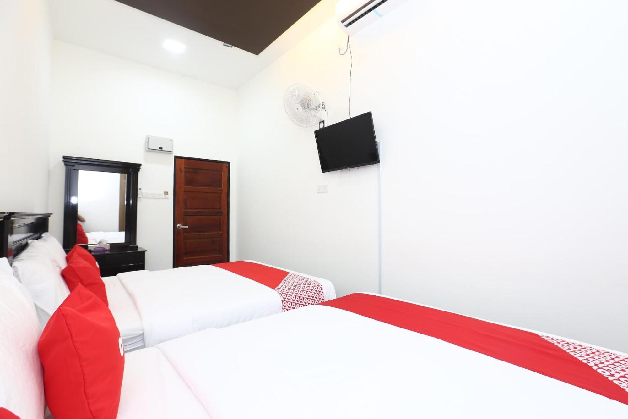 Super Oyo 89678 Ady Hotel Куала-Тренгану Экстерьер фото