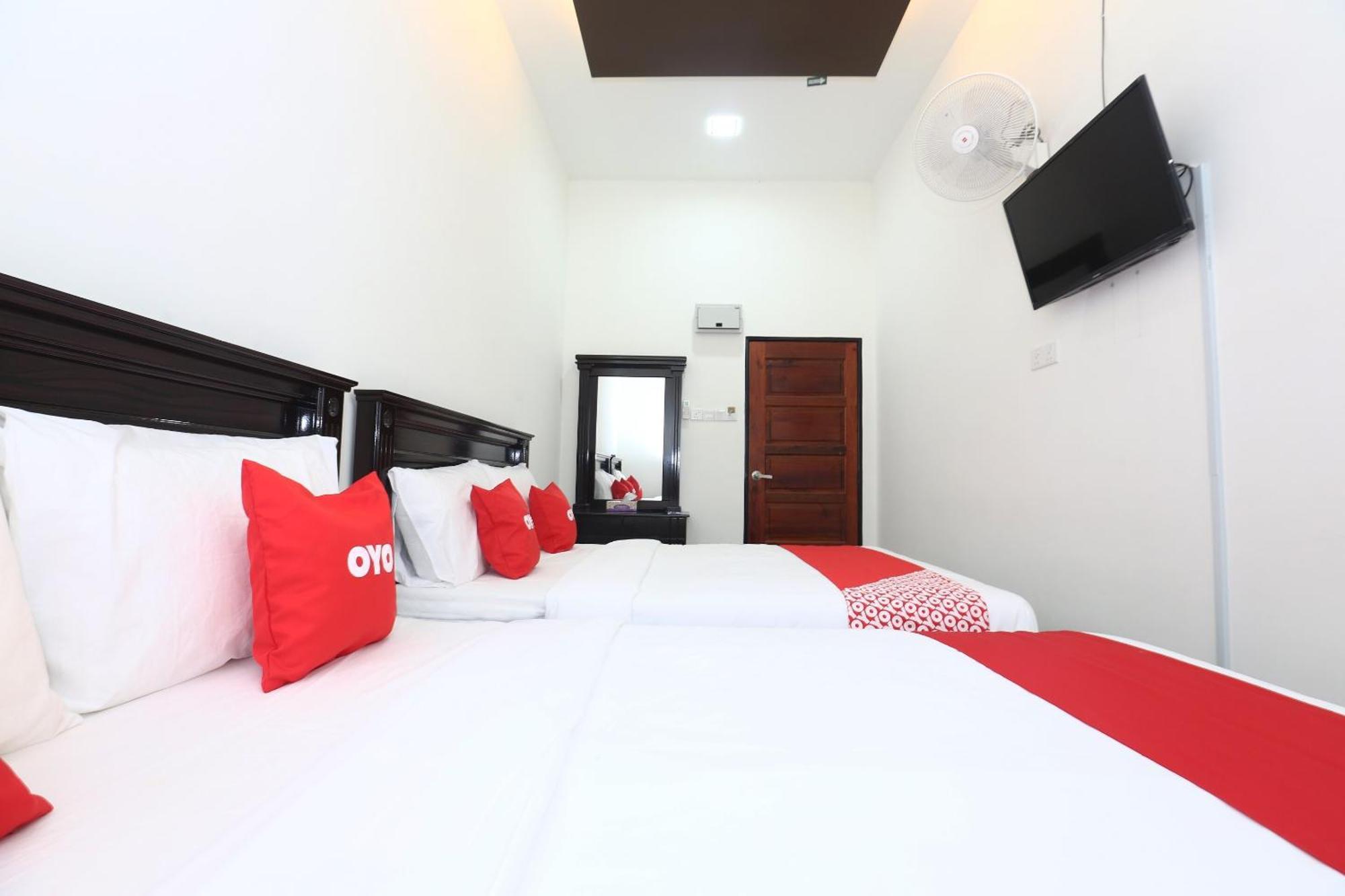Super Oyo 89678 Ady Hotel Куала-Тренгану Экстерьер фото