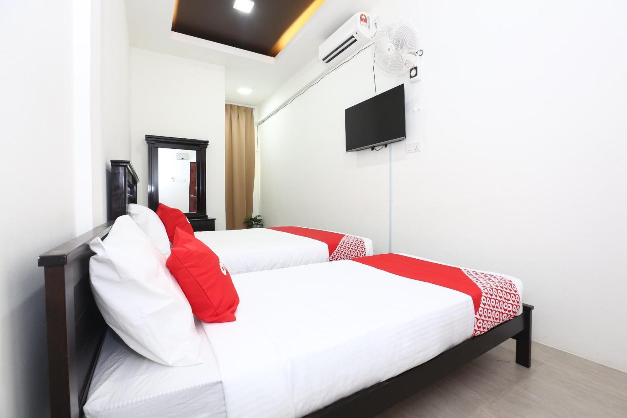 Super Oyo 89678 Ady Hotel Куала-Тренгану Экстерьер фото