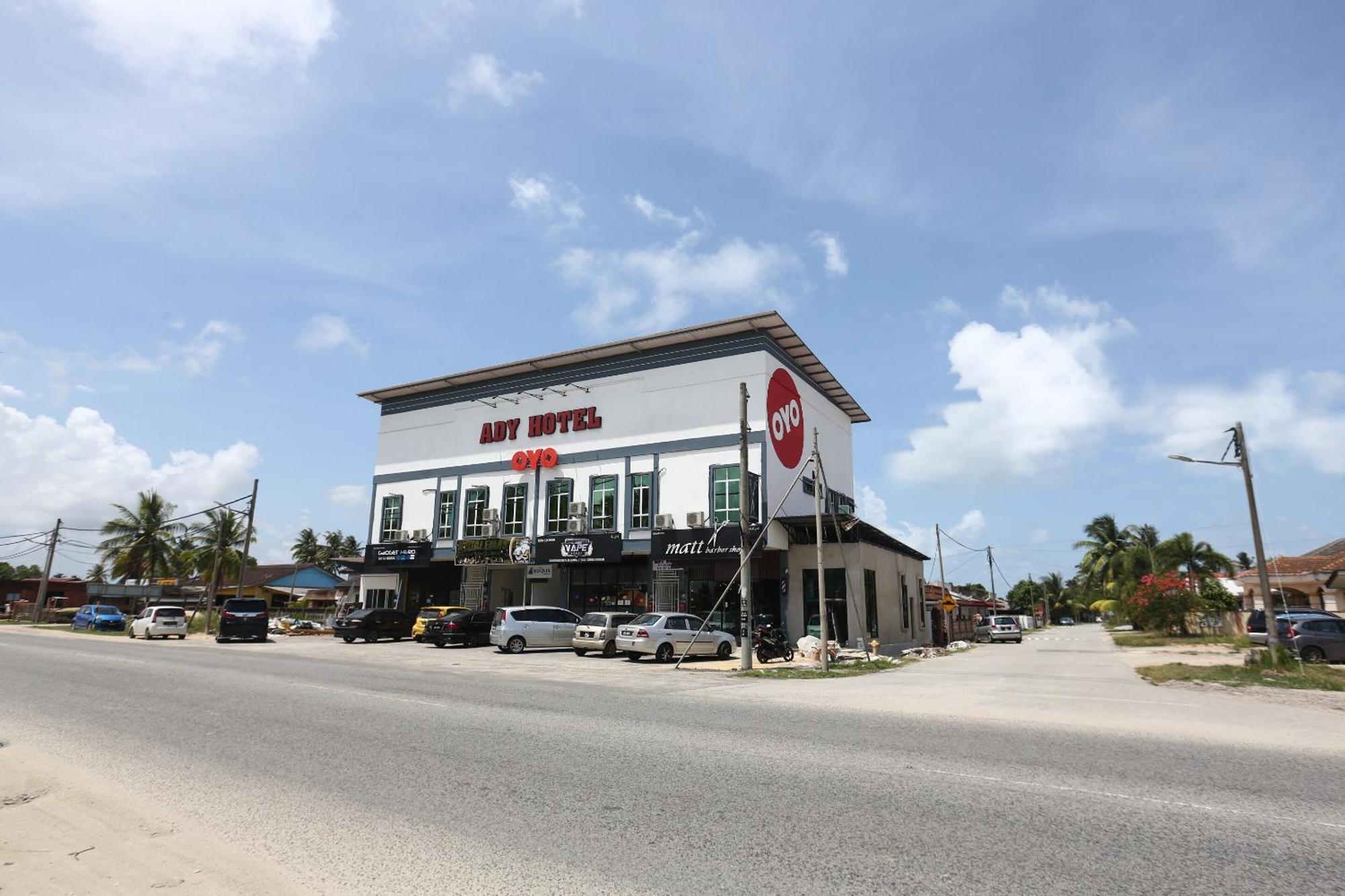 Super Oyo 89678 Ady Hotel Куала-Тренгану Экстерьер фото