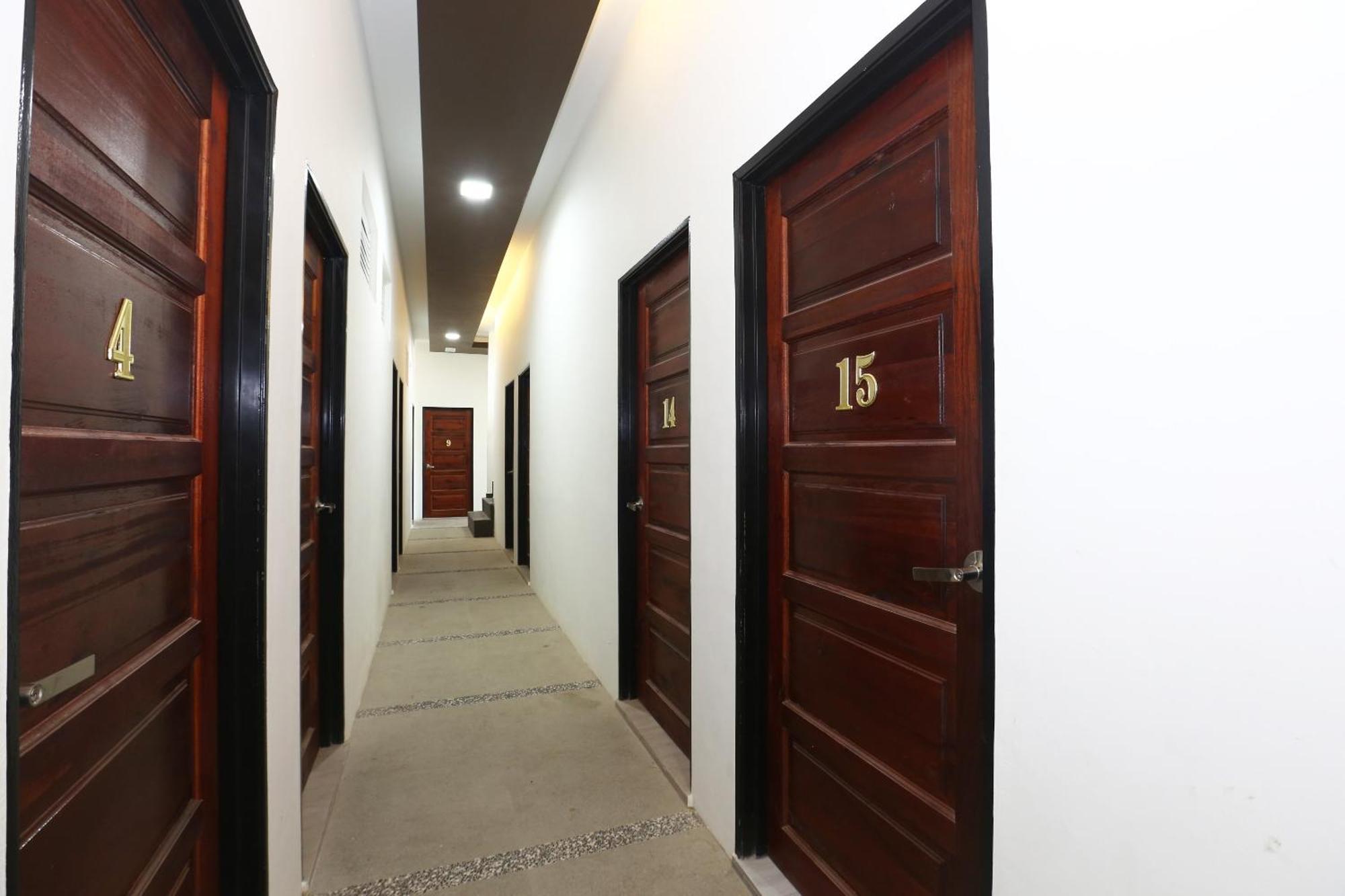 Super Oyo 89678 Ady Hotel Куала-Тренгану Экстерьер фото