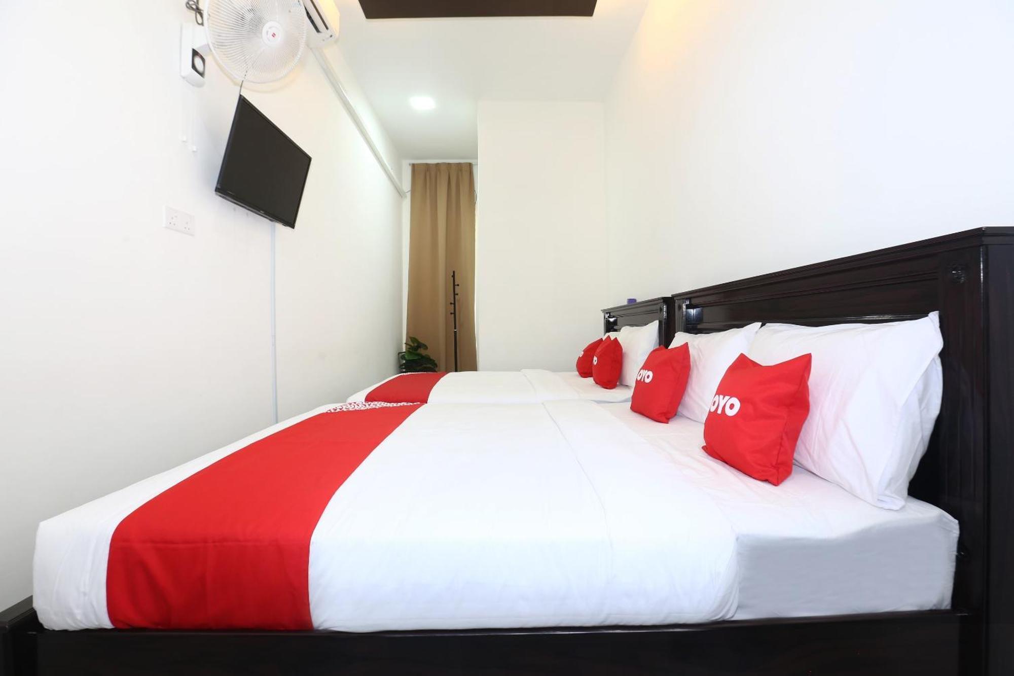 Super Oyo 89678 Ady Hotel Куала-Тренгану Экстерьер фото