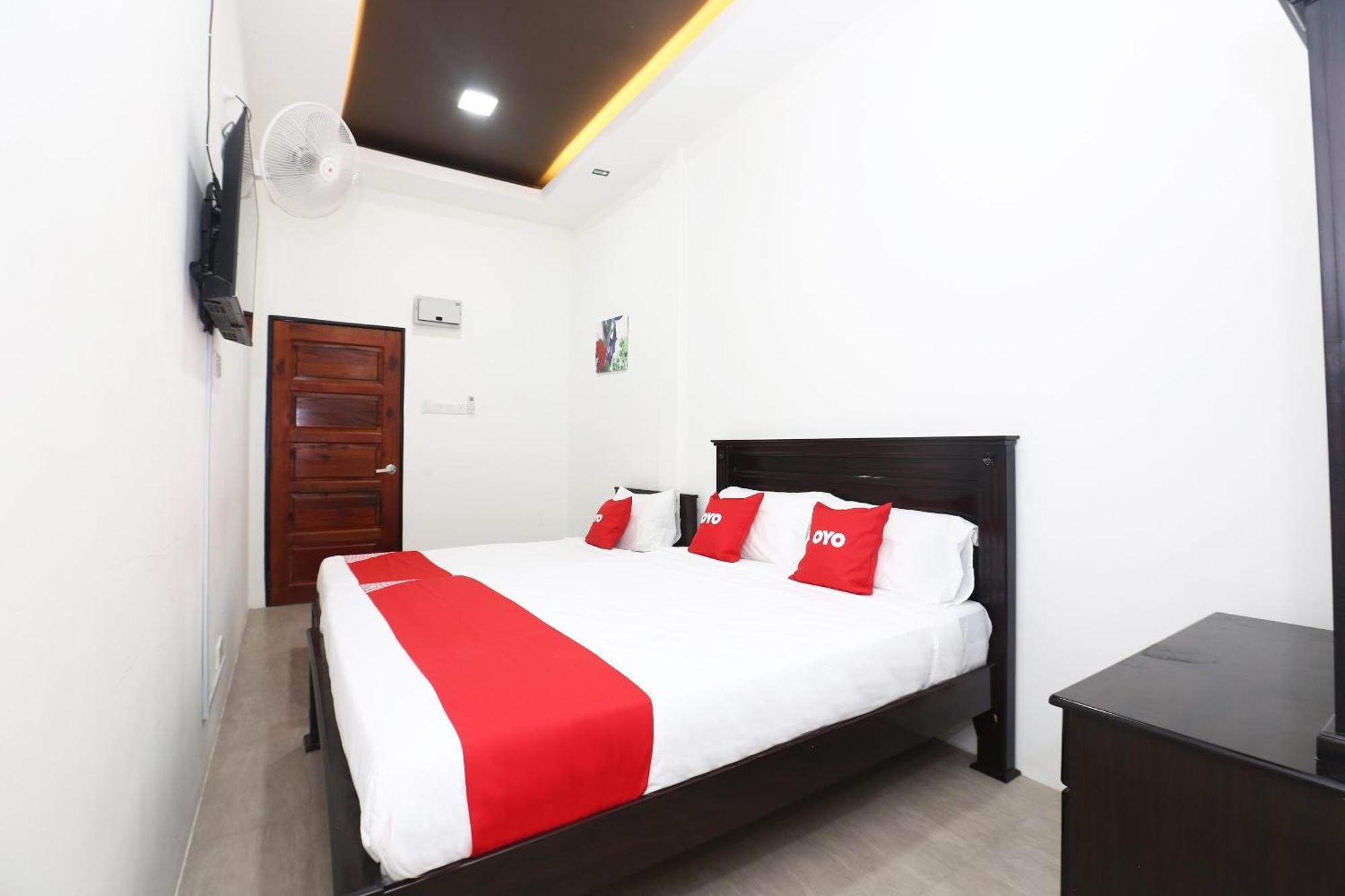 Super Oyo 89678 Ady Hotel Куала-Тренгану Экстерьер фото
