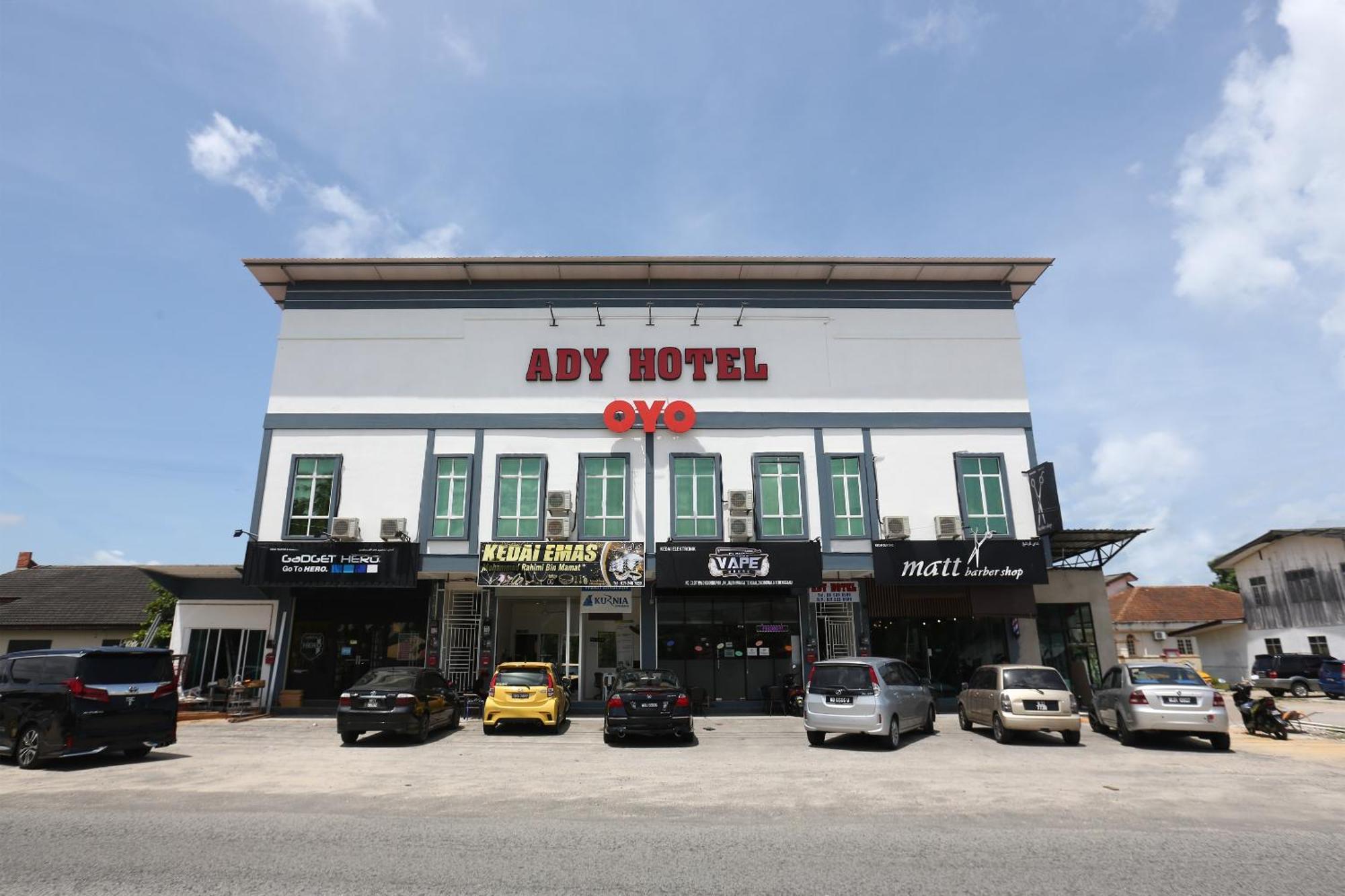 Super Oyo 89678 Ady Hotel Куала-Тренгану Экстерьер фото