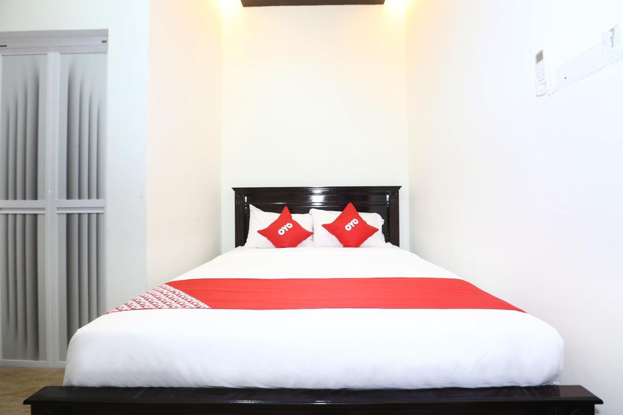 Super Oyo 89678 Ady Hotel Куала-Тренгану Экстерьер фото